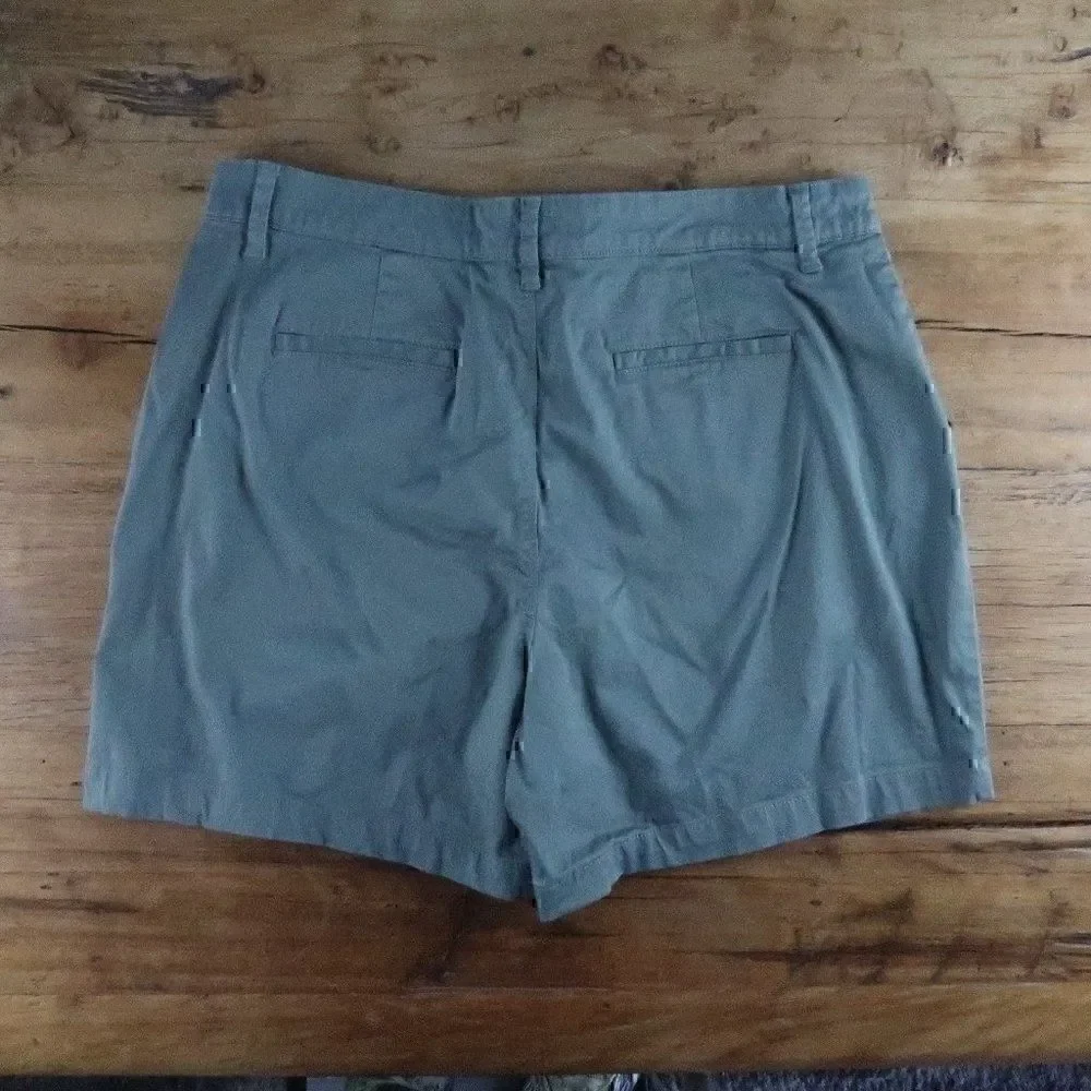 Gloria Vanderbilt olive green